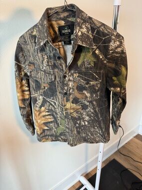 RedHead Bass Pro Shops Youth Small camouflage button-down shirt